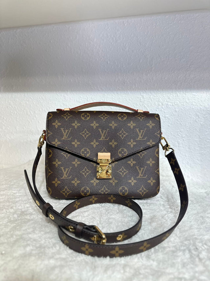 Louis Vuitton Pochette Metis Monogram Canvas