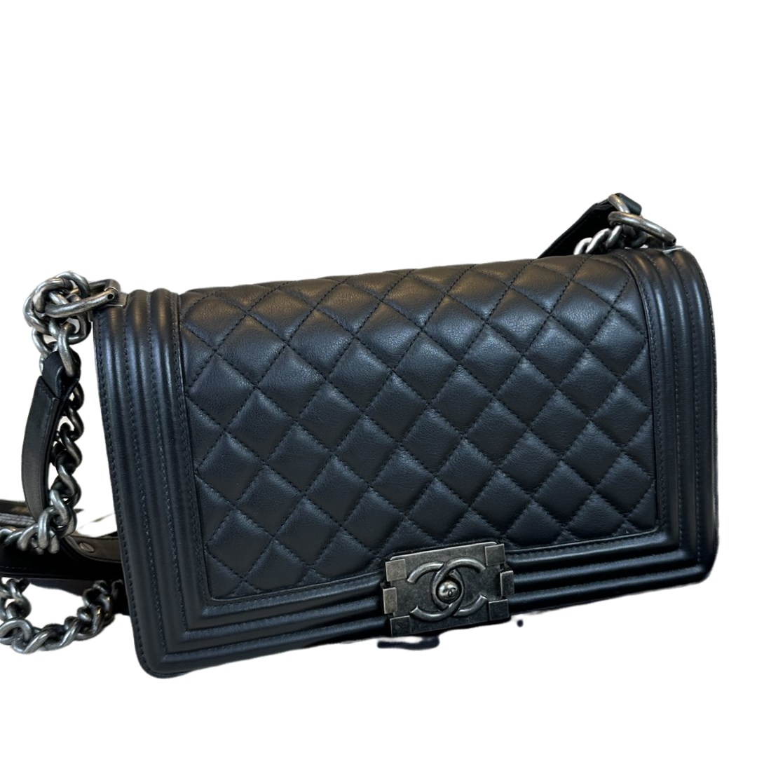 Pre-Owned Chanel Black Lambskin Medium Boy Bag Shoulder Bag Crossbody