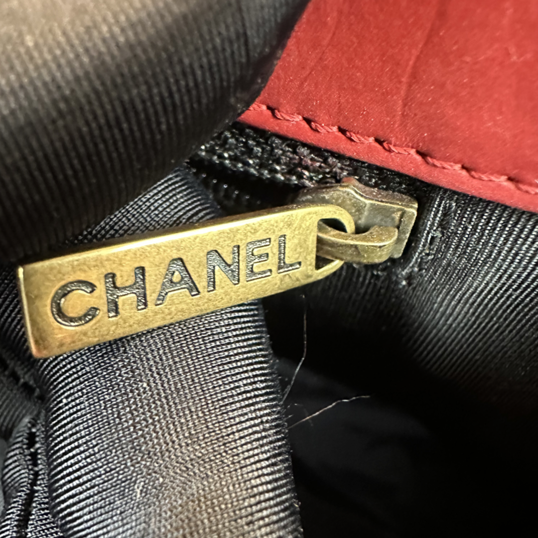 Pre-Owned Chanel Red Leather XL Boy Bag With Gold Hardware Shoulder Bag
