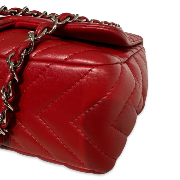 Pre-Owned Chanel Red Leather Chevron Classic Flap Shoulder Bag