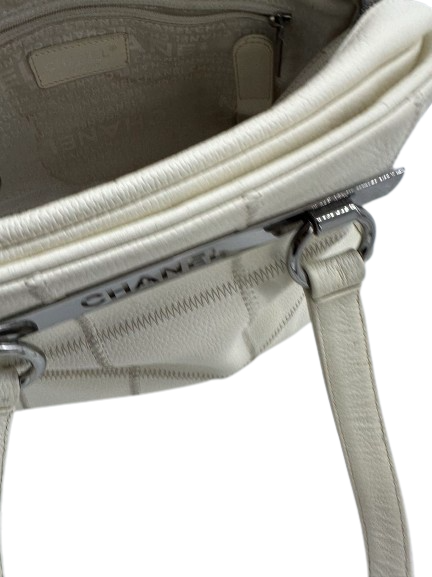 Preloved Chanel White Leather Small handbag Satchel