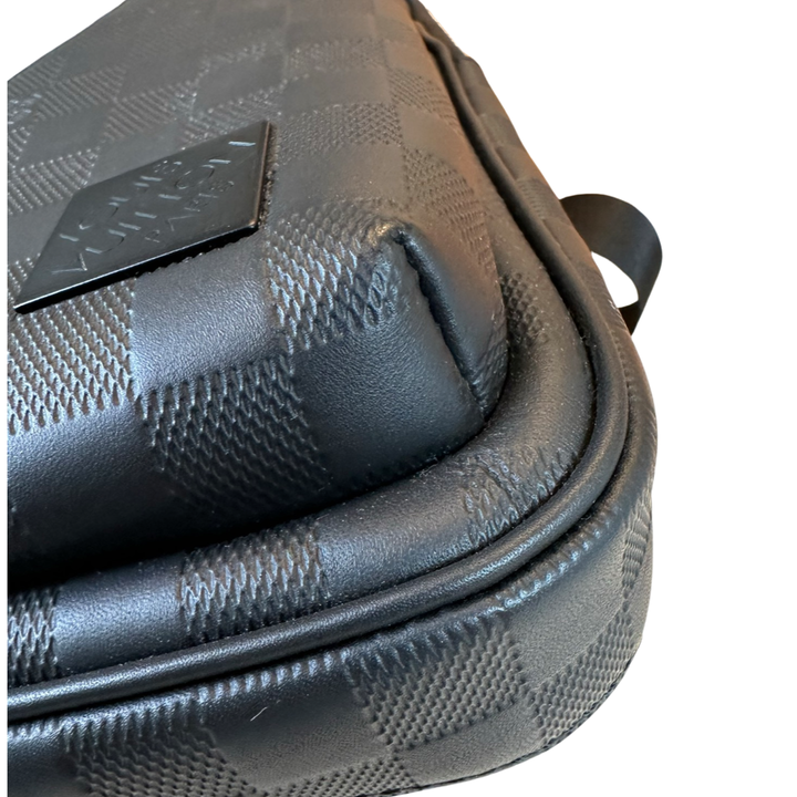 Pre-Owned Louis Vuitton Men’s Black Leather Chest Bag