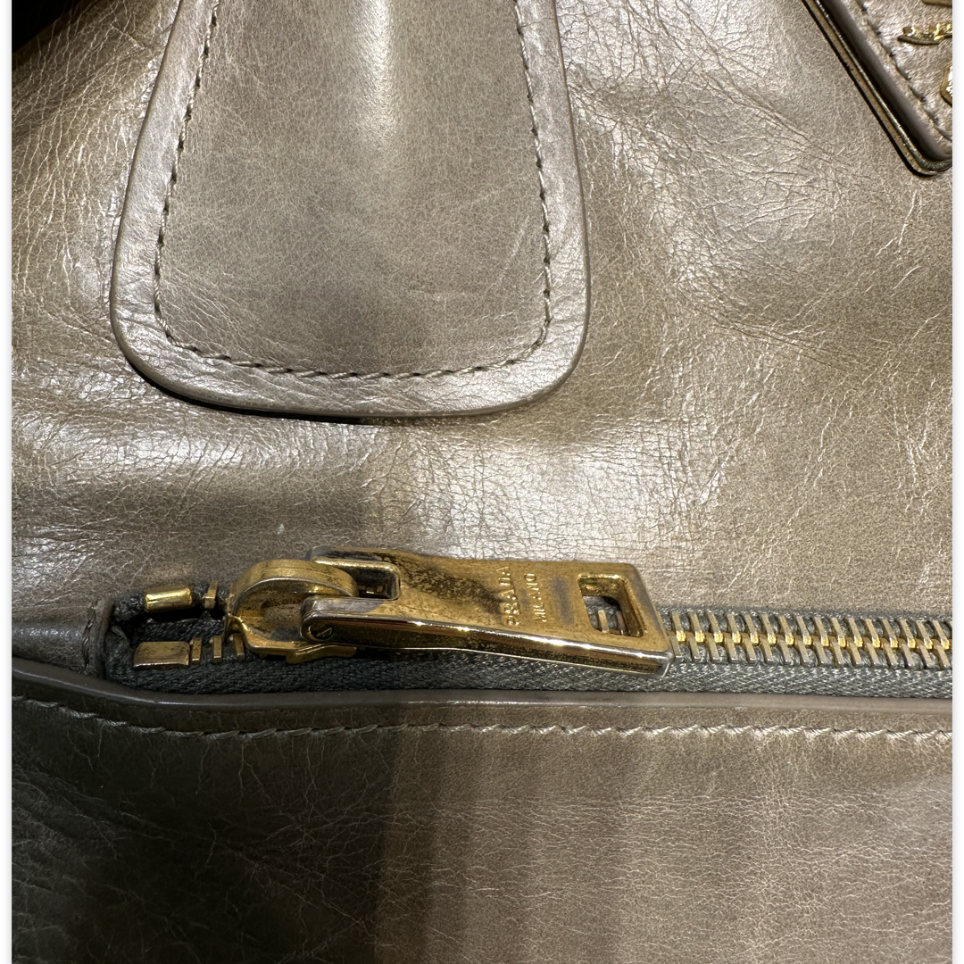 Pre-Owned Prada Aged Leather Grey Leather Shoulder Bag Totes
