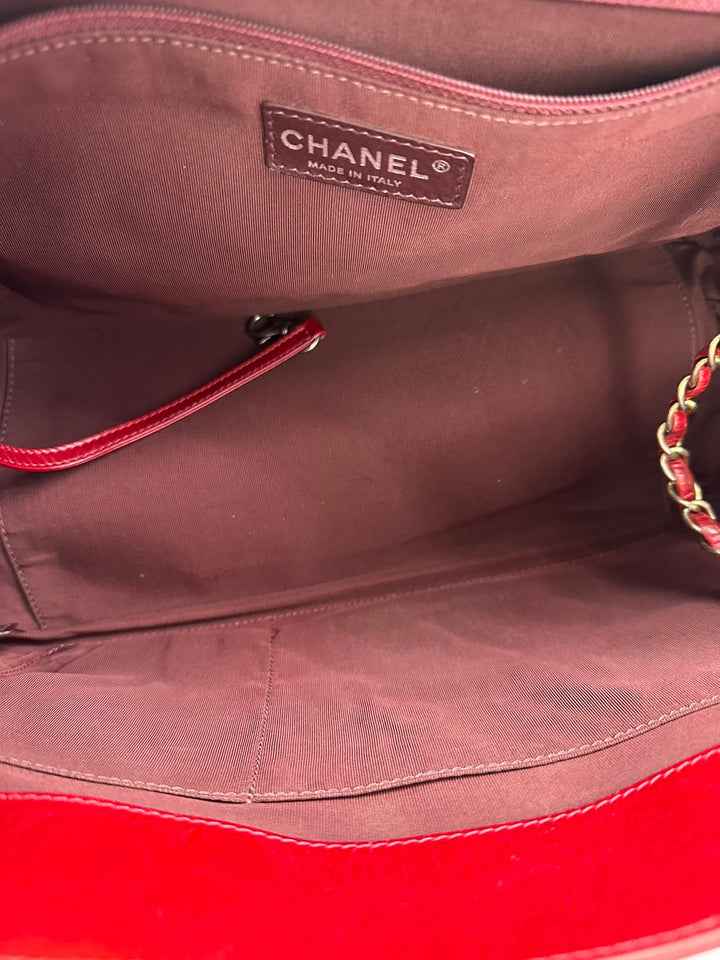 Pre-Owned Chanel Red Leather CC Logo Shoulder Bag Crossbody