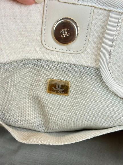 Preloved Chanel Mixed Fibers Calfskin & Gold-Tone Metal Shoulder Bag