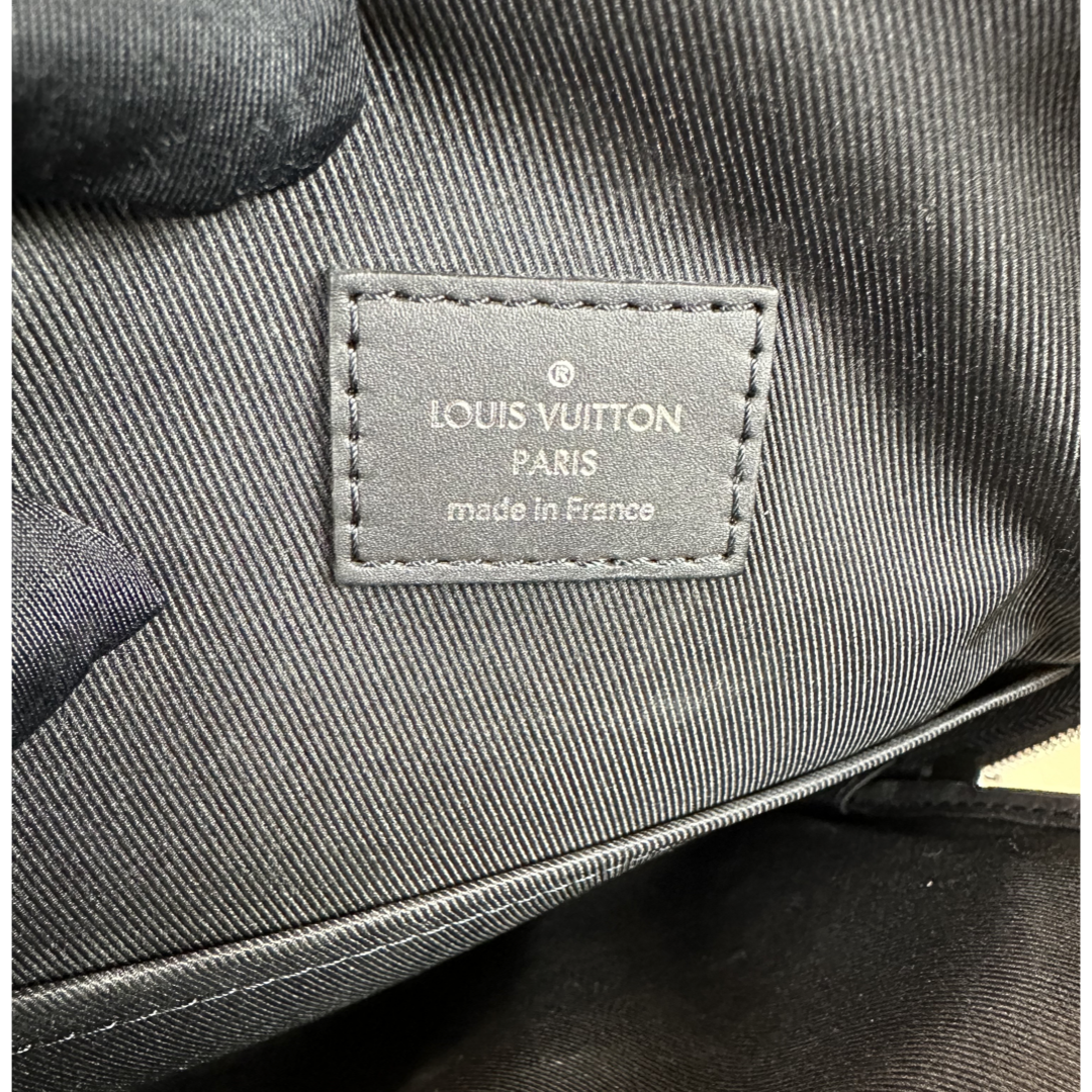 Pre-Owned Louis Vuitton Men’s Black Leather Chest Bag