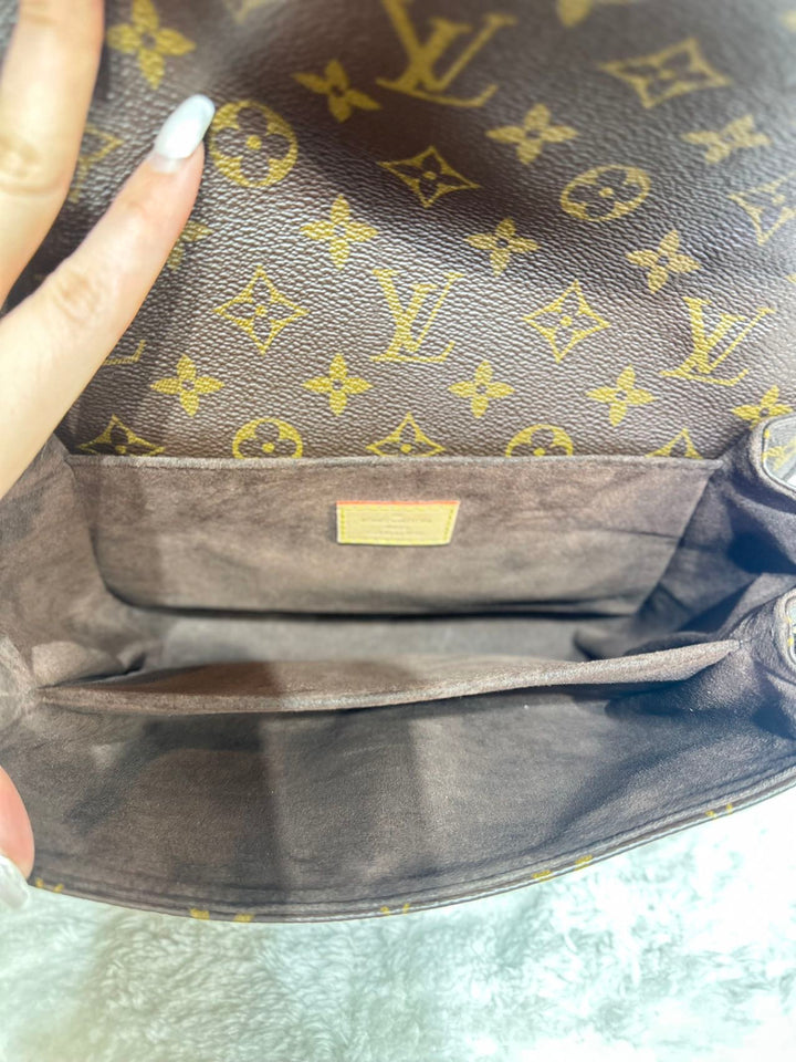 Louis Vuitton Pochette Metis Monogram Canvas