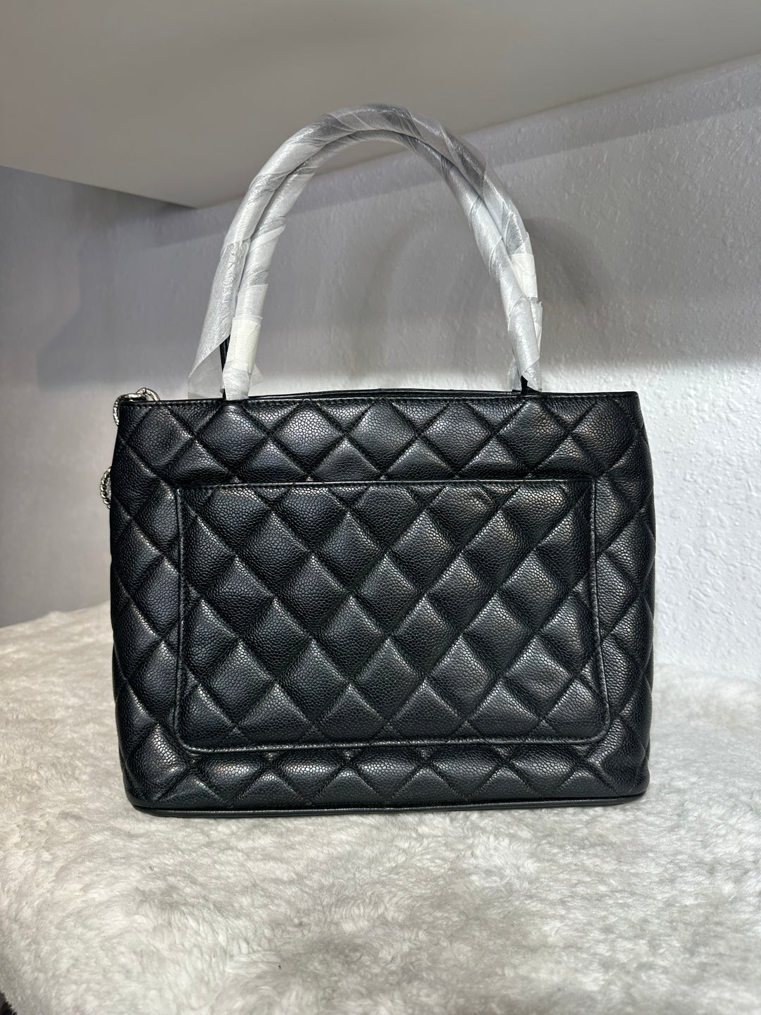 Chanel Black caviar Leather CC Logo Tote bag Tote