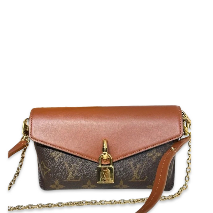 Pre-Owned Louis Vuitton Monogram Canvas Padlock On the Chain Shoulder Bag