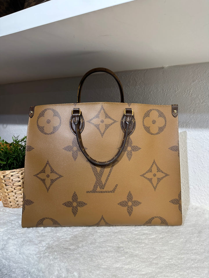 Louis Vuitton Monogram OnTheGo GM Shoulder Bag