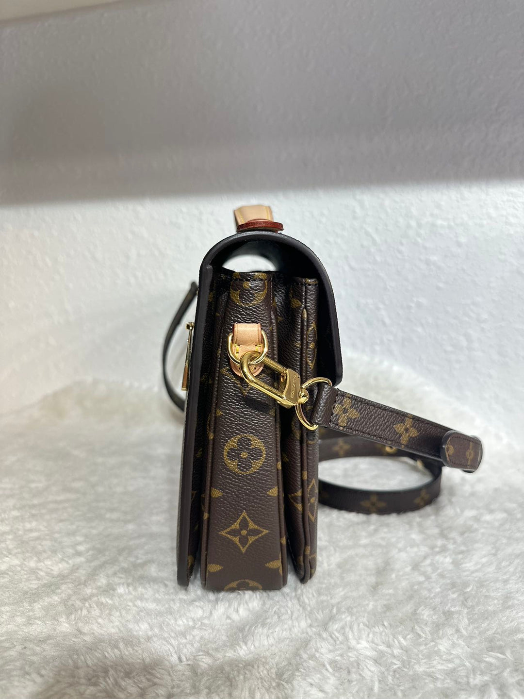 Louis Vuitton Pochette Metis Monogram Canvas