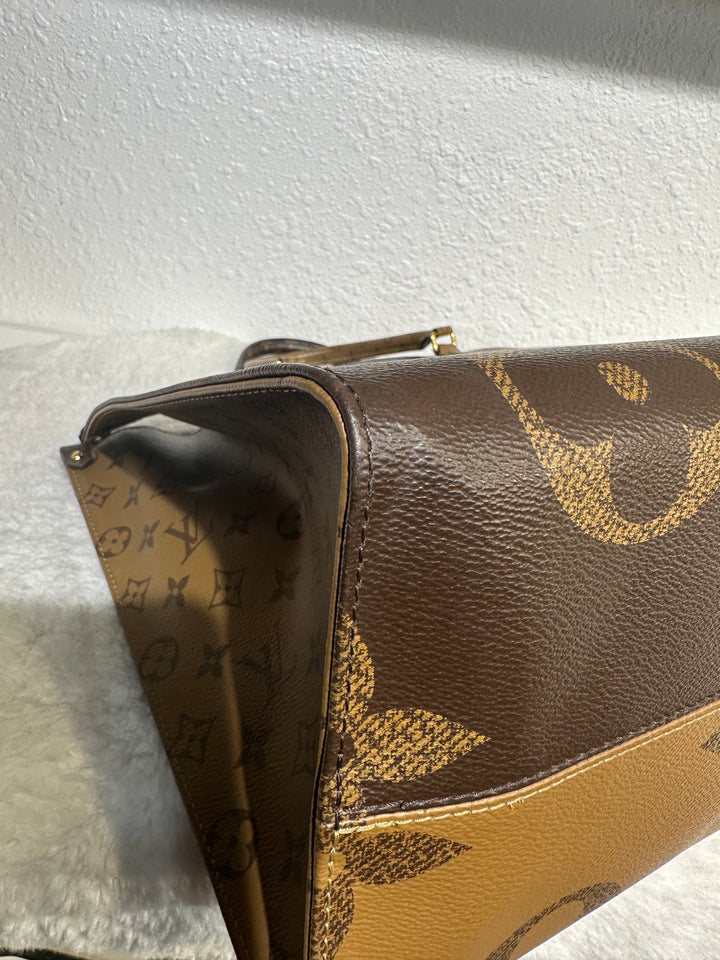 Louis Vuitton Monogram OnTheGo GM Shoulder Bag