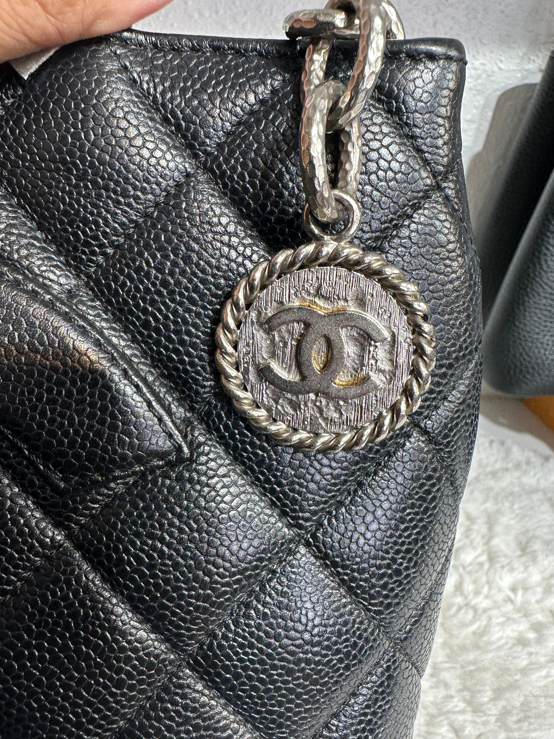 Chanel Black caviar Leather CC Logo Tote bag Tote