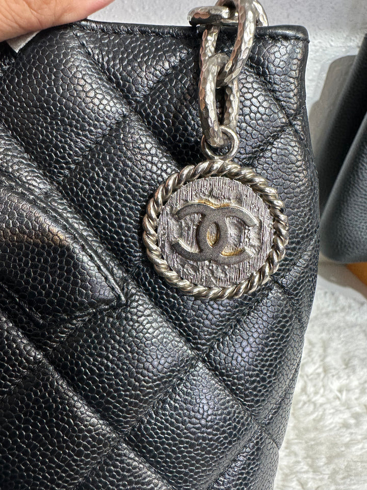 Chanel Black caviar Leather CC Logo Tote bag Tote