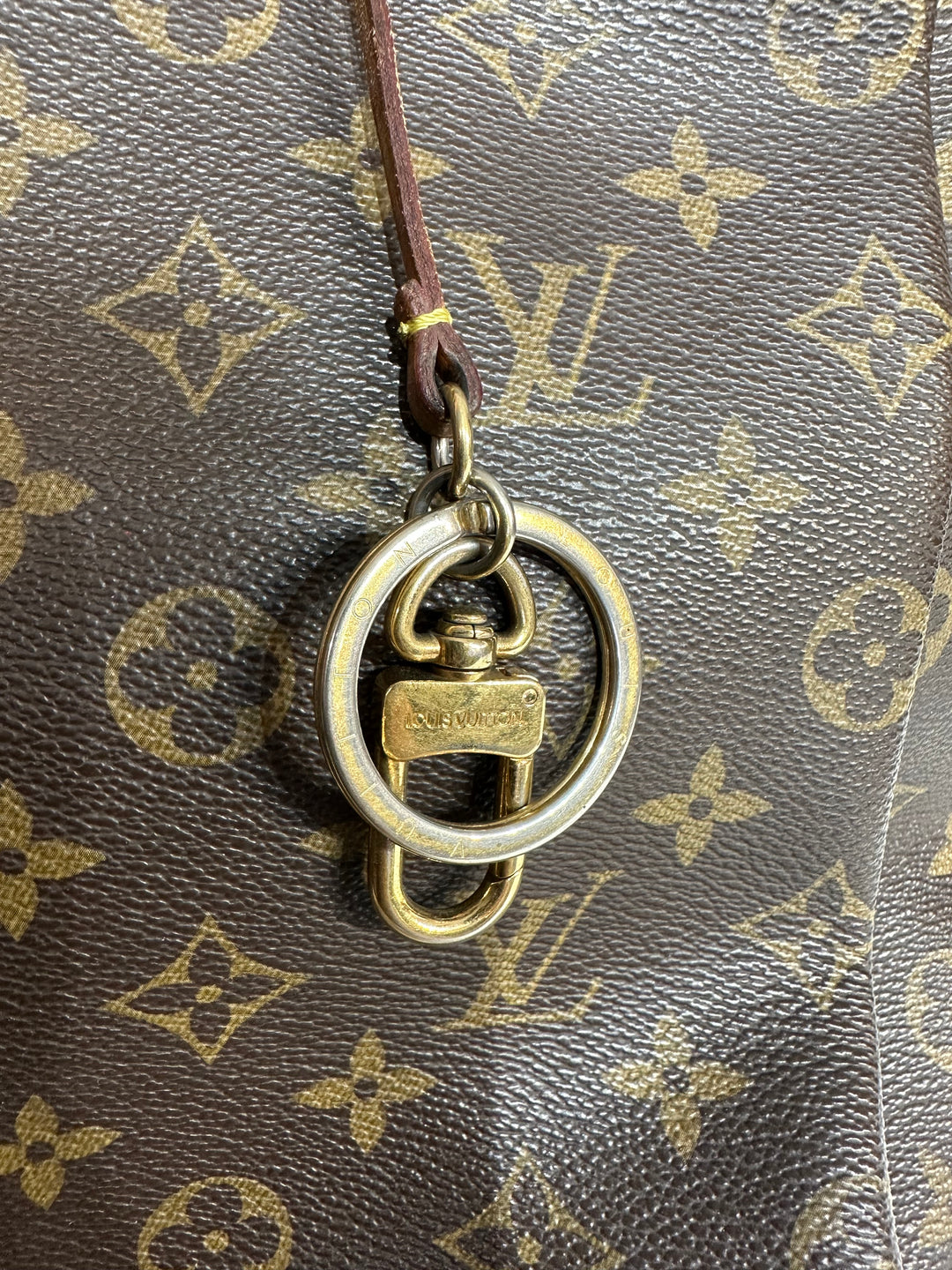 Louis Vuitton Monogram Canvas Artsy MM Shoulder Bag Tote