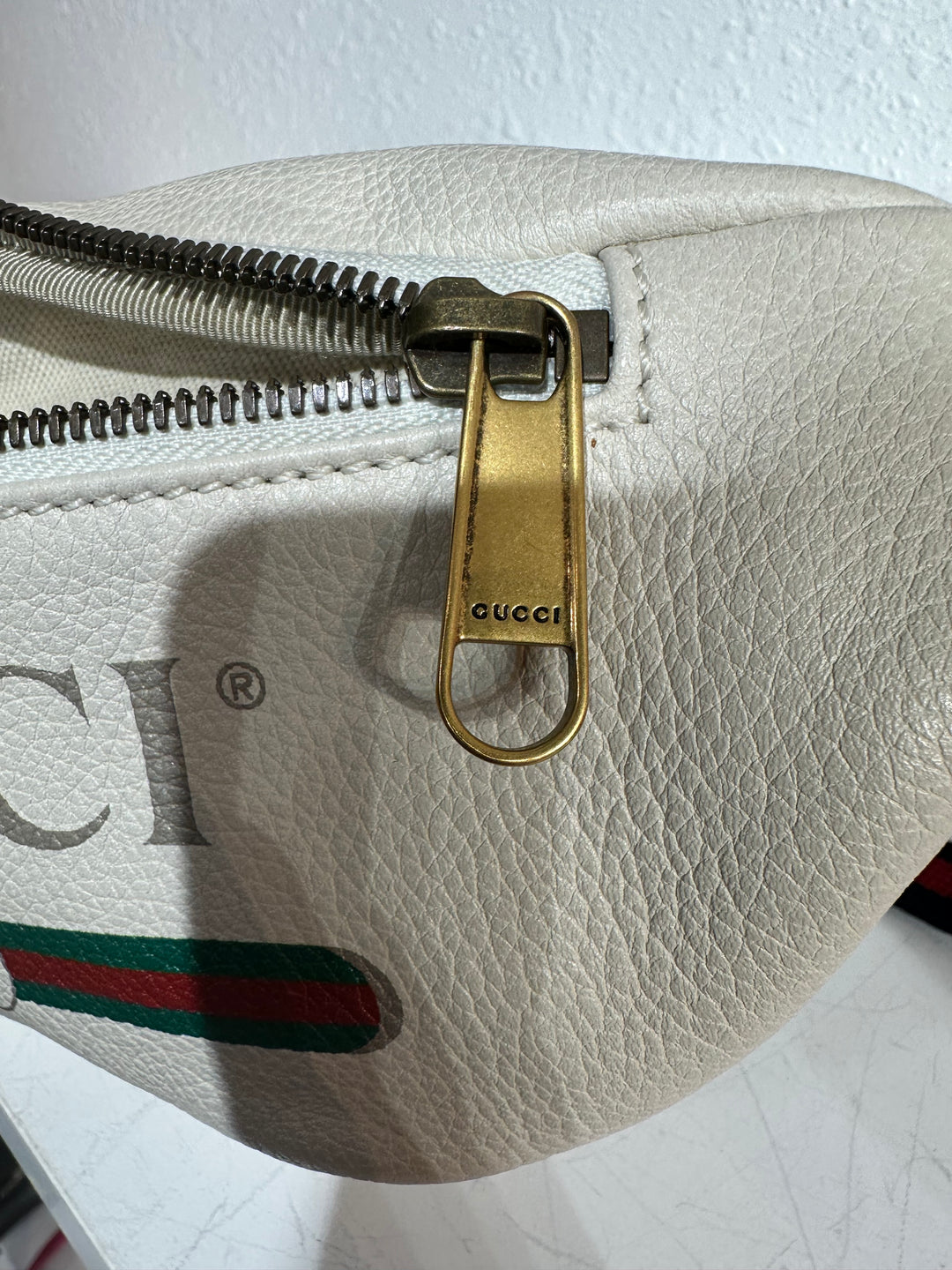 Gucci white leather bum bag belt bag