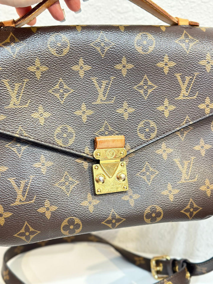 Louis Vuitton Monogram Canvas Metis Shoulder Bag