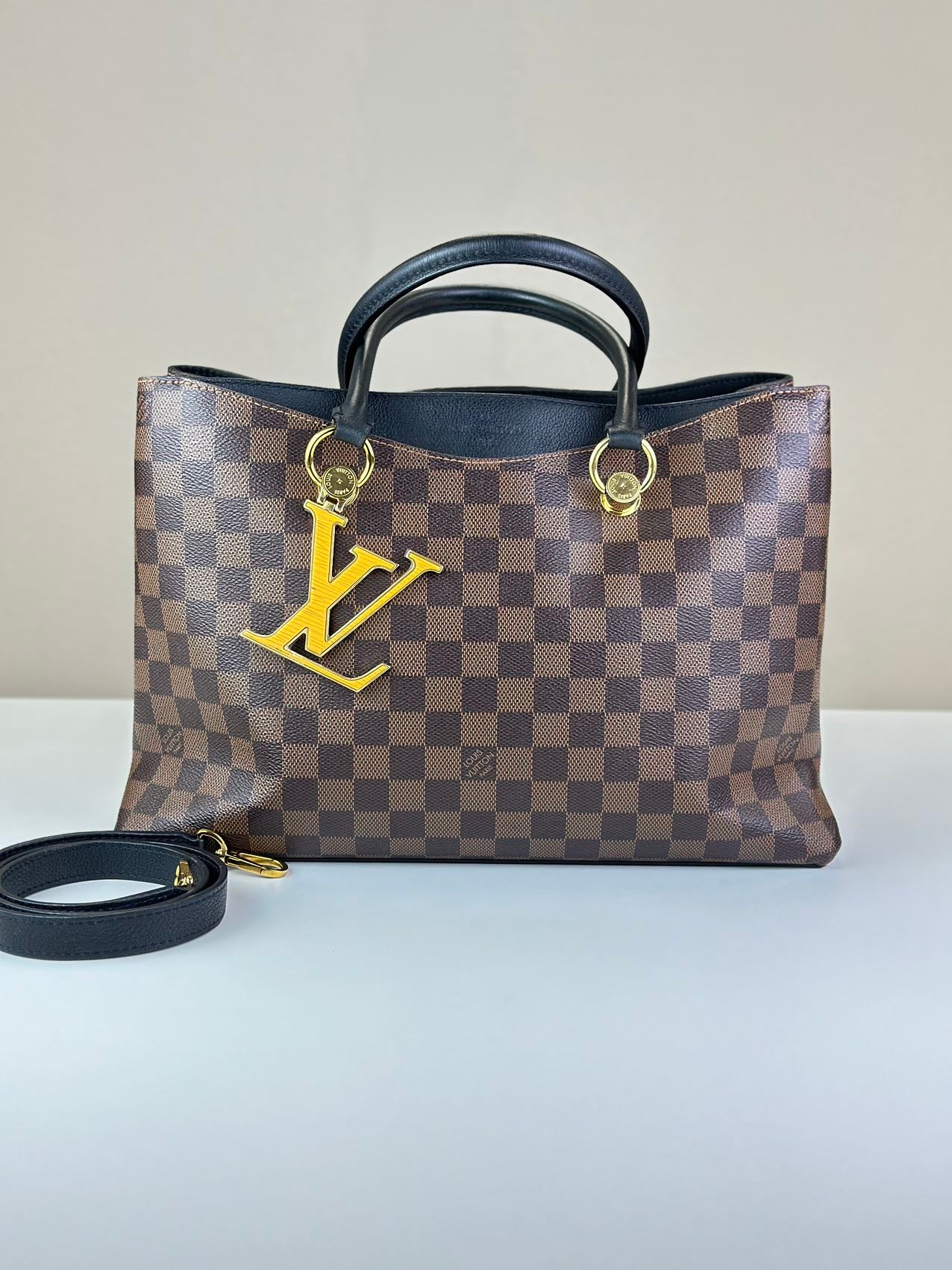 Louis Vuitton Damier Ebene LV Keychain Shoulder bag Louis Vuitton Damier Ebene LV Keychain Shoulder bag