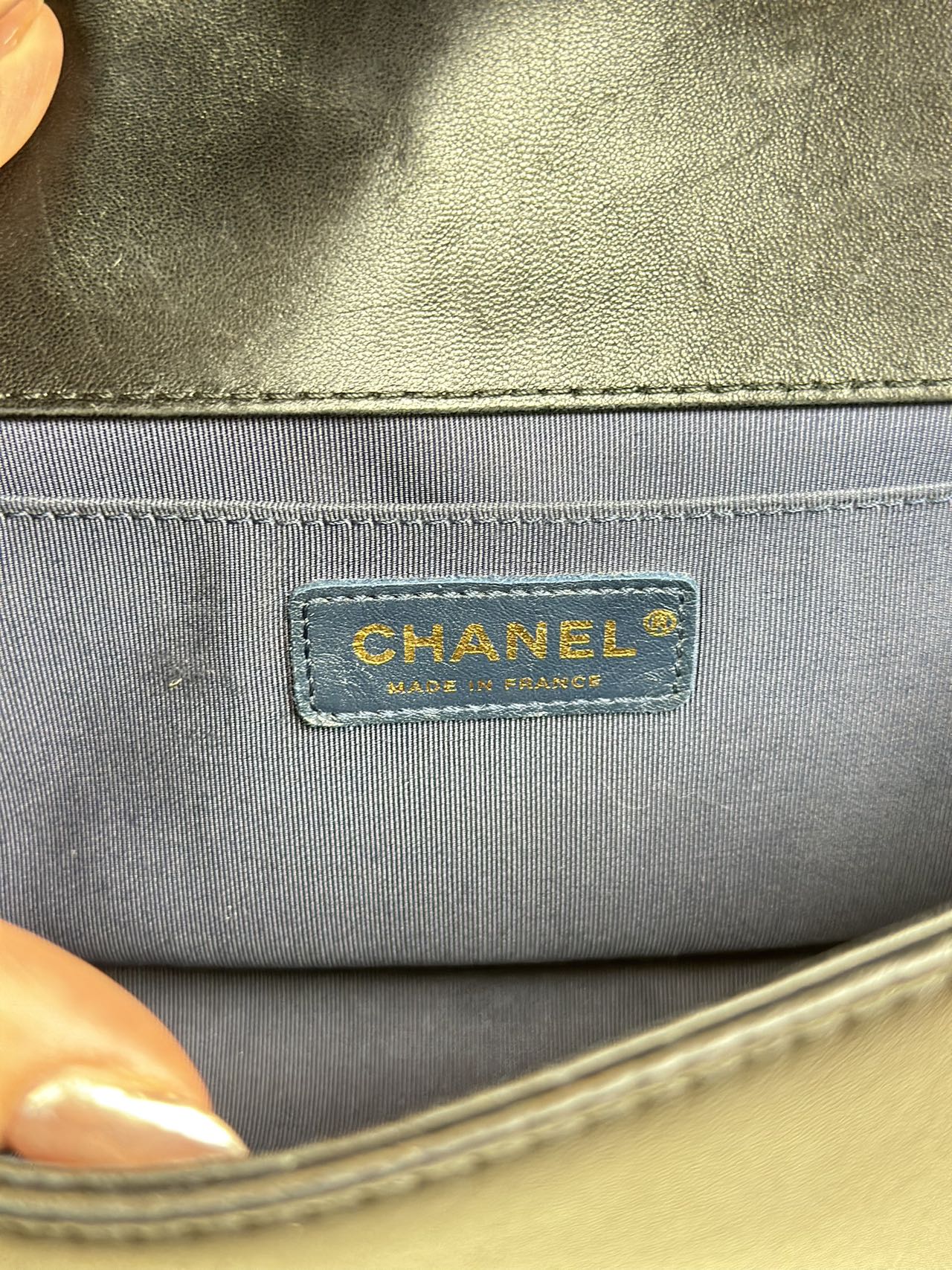 Preloved Chanel Lambskin Medium Size Boy Bag Shoulder Bag Crossbody