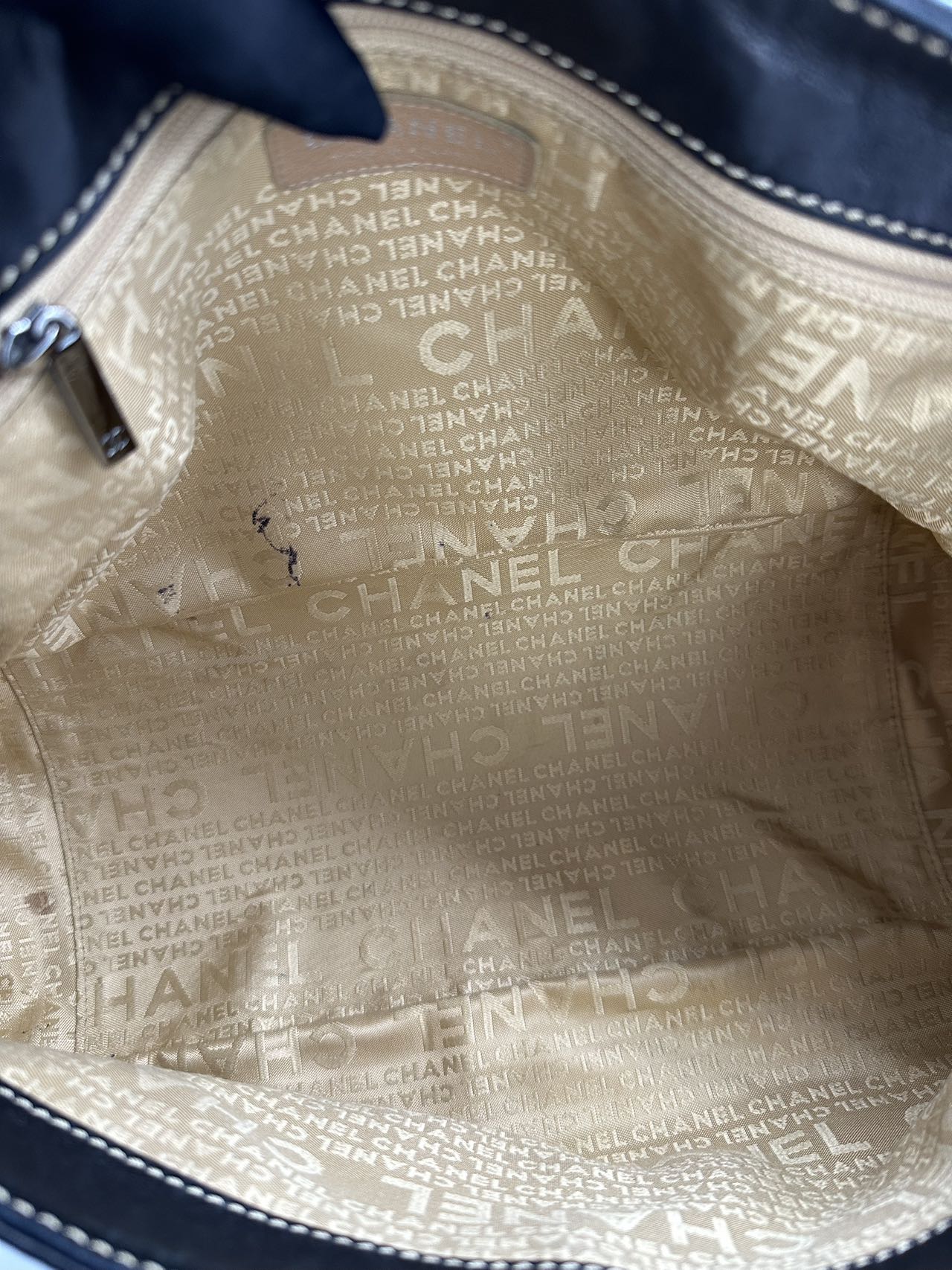 Preloved Chanel Black Leather CC Logo Shoulder Bag