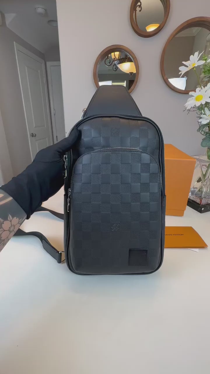 Pre-Owned Louis Vuitton Men’s Black Leather Chest Bag