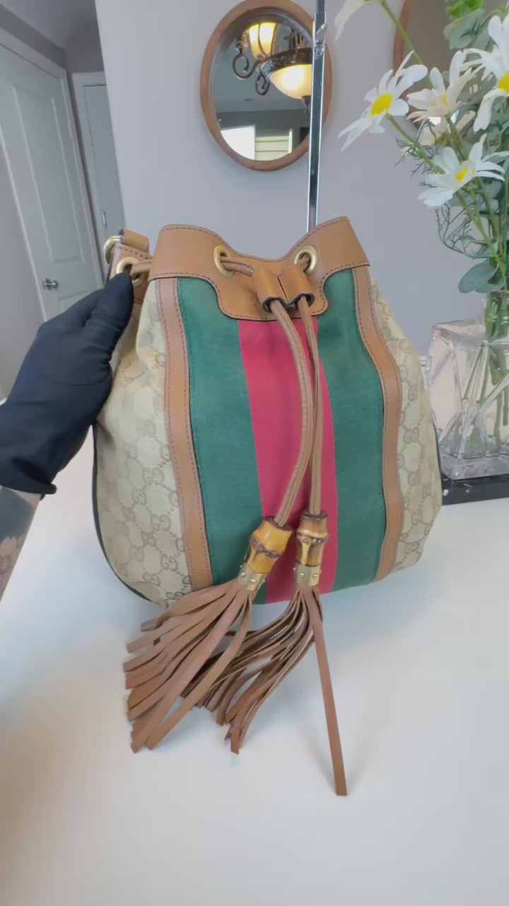 Pre-Owned Gucci GG Logo Supreme Shoulder Bag With Tassel