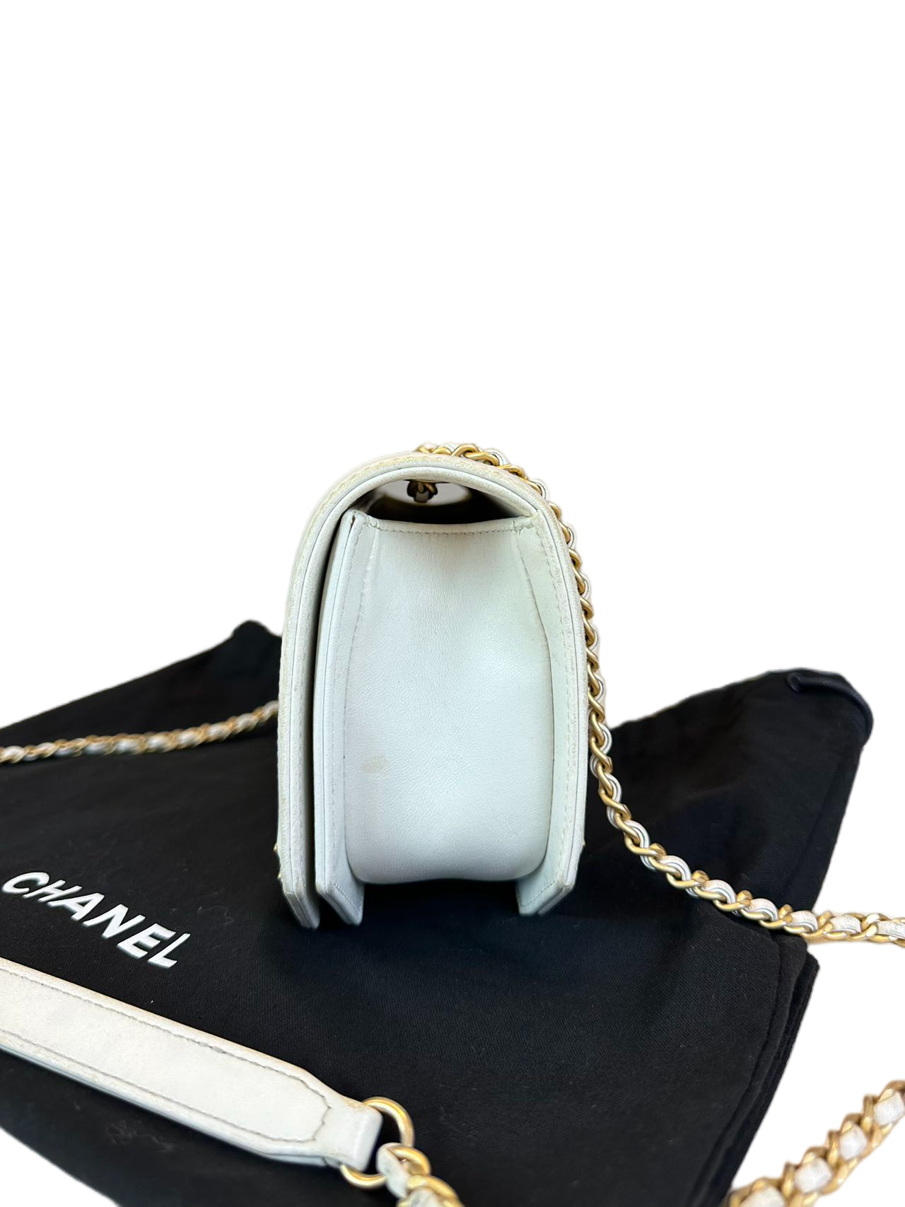 Preloved CHANEL White Leather Shoulder Bag Crossbody