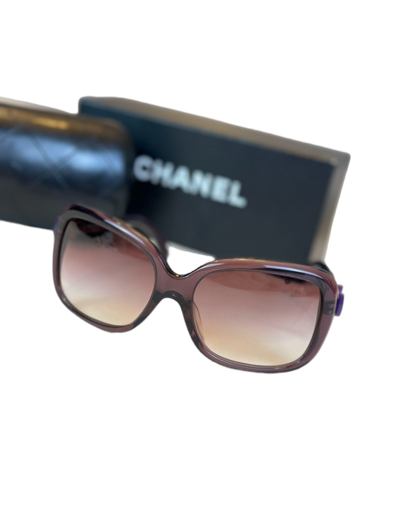 Preloved Chanel Fashionable Sunglasses With Bow Tie On the side