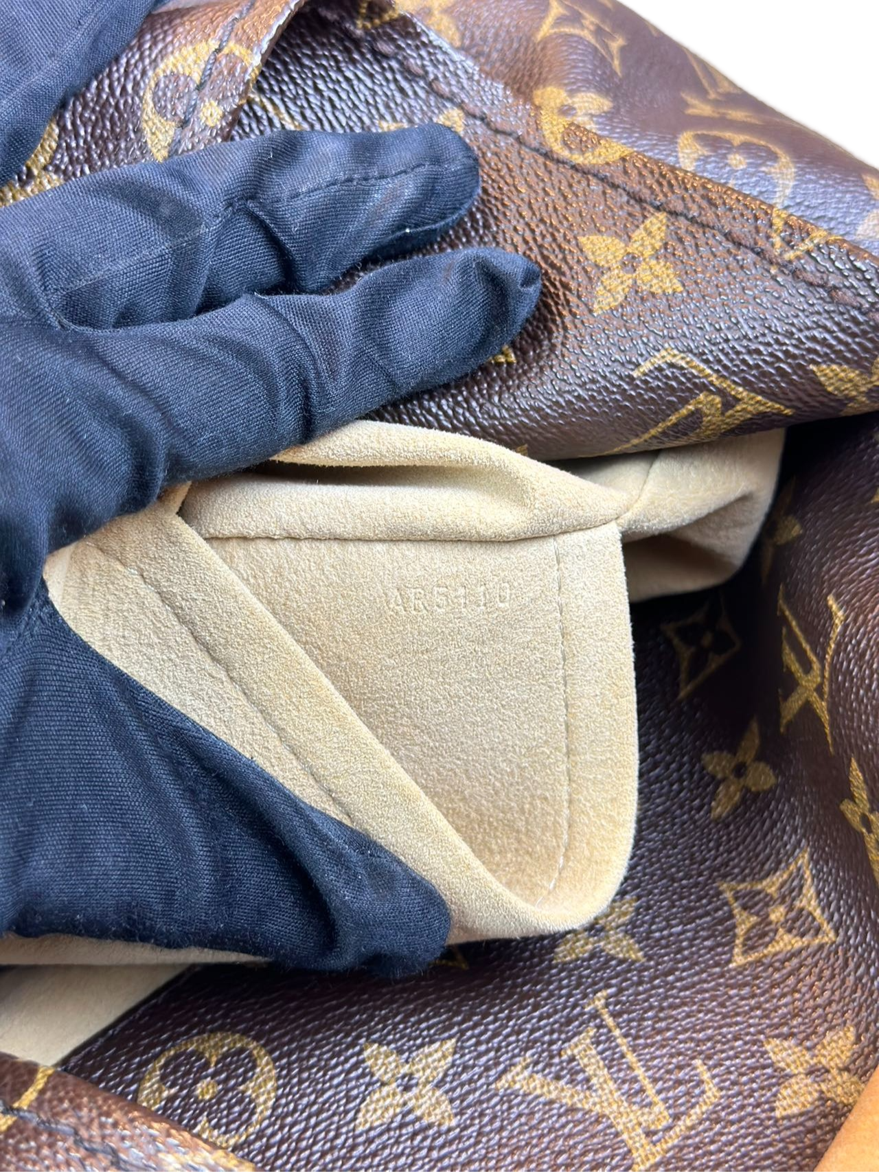 Preloved Louis Vuitton Monogram Canvas Artsy GM Shoulder Bag Totes